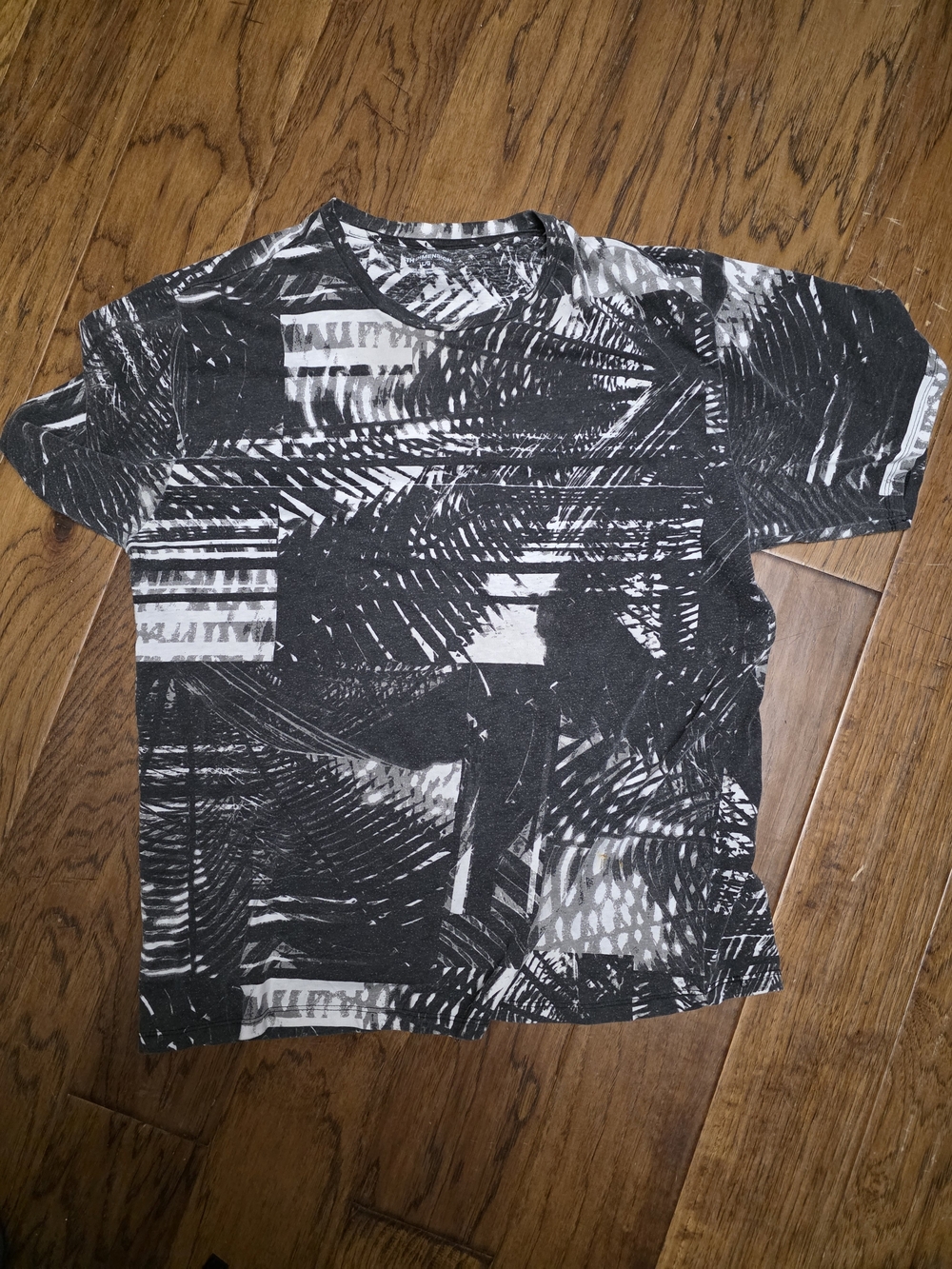 Men's Short Sleeve Graphic Tee - Black & White